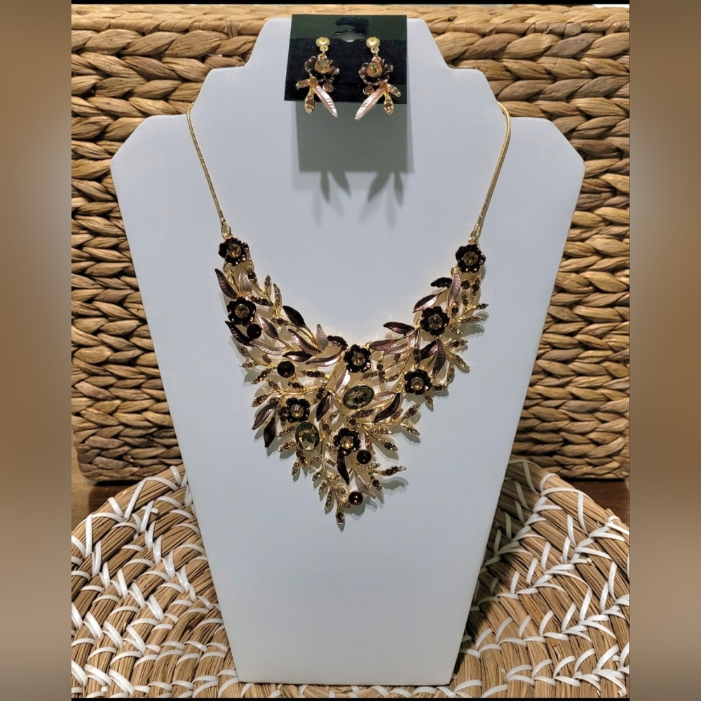 Elegant Topaz And Cognac Colored Necklace And Earring Set New